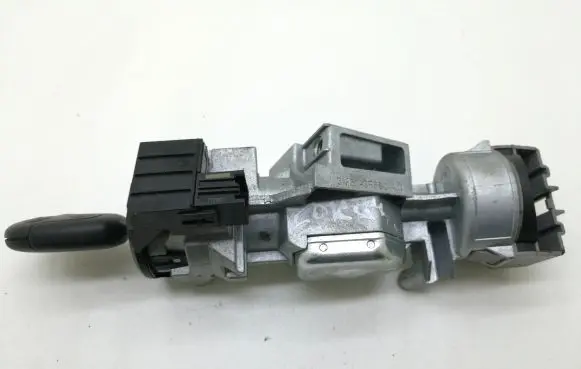 Ford C-MAX I Ignition lock 3M513F880AC