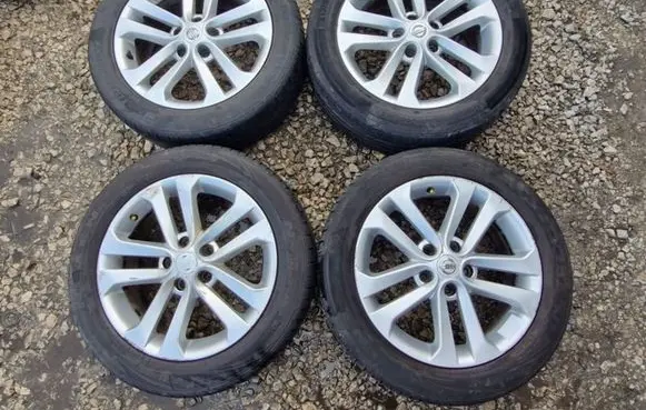 Nissan Qashqai R17 alloy rim 