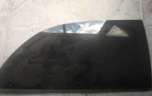 Chrysler Grand Voyager IV Rear side window