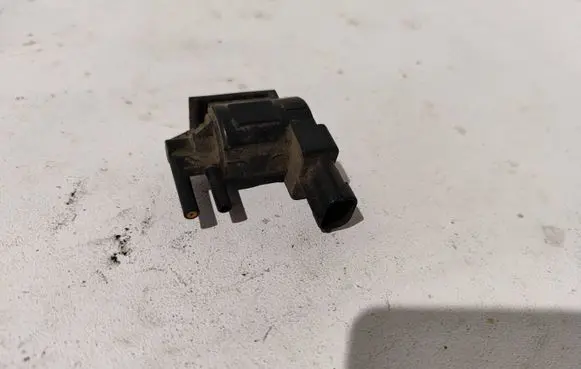 Mazda 323 Turbo solenoid valve K5T44090 F2L3 5920