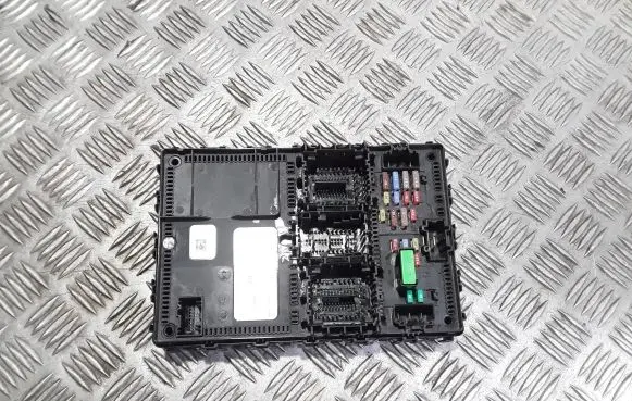 Ford Fiesta Fuse module JU5T15604ECG