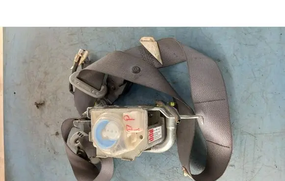 Nissan Quest Front seatbelt 