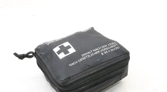 Audi Q7 4M First aid kit 8J7860282B
