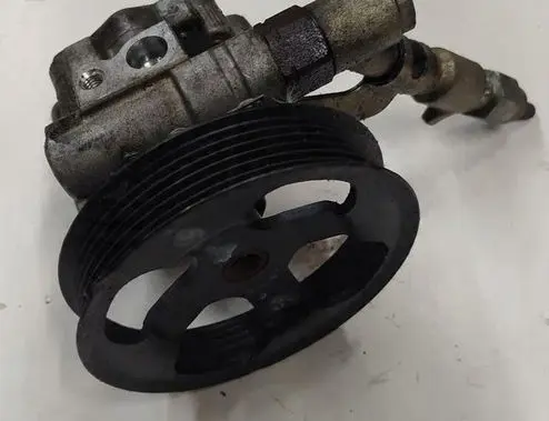 Toyota Corolla Verso E121 Power steering pump 12180