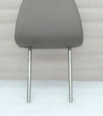 Volkswagen Tiguan Front seat headrest
