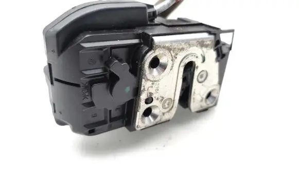 Nissan Pathfinder R51 Rear door lock 