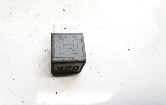 Volkswagen PASSAT B5.5 Other relay 8D0951253A