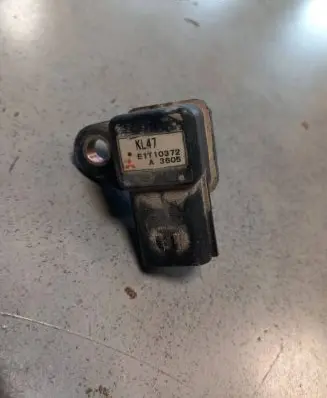 Mazda 3 I Air pressure sensor E1T10372