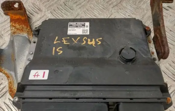 Lexus IS 220D-250-350 Engine control unit/module 8966153700 1758007704