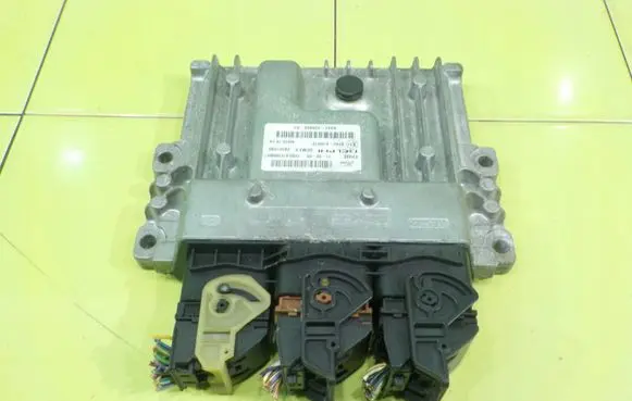 Ford Kuga I Engine control unit/module AV4112A650DJ