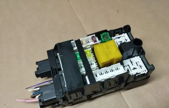 Peugeot 308 Fuse module 9675730380