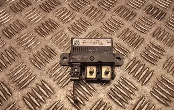 Mercedes-Benz E W212 Charging relay A0009822023 111002910 1110029