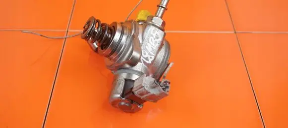 Nissan Qashqai Mechanical fuel pump 166301888R HRA2