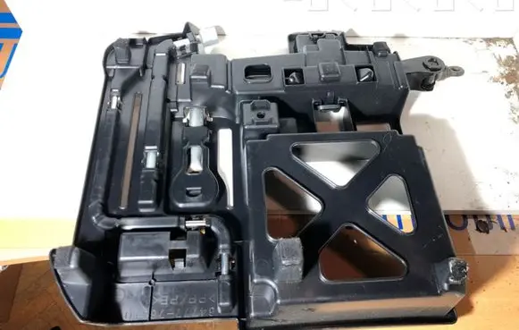 Lexus CT 200H Tool box 6477776010