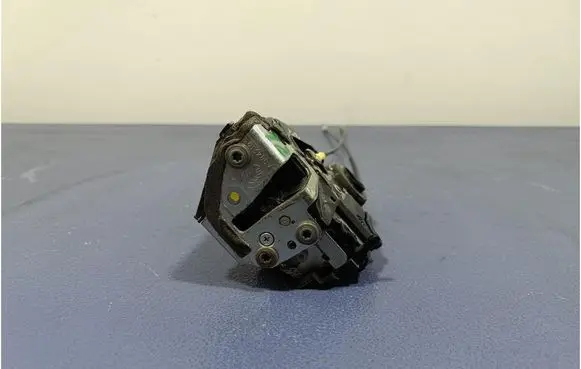 Toyota Verso-S Rear door lock