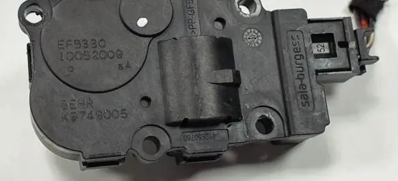 Mercedes-Benz E W212 A/C air flow flap actuator/motor EFB330