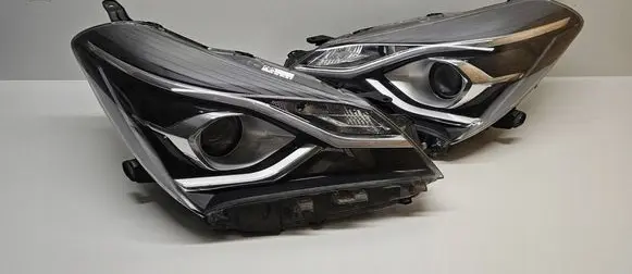 Toyota Yaris Headlight/headlamp T121