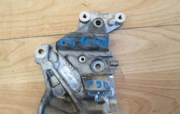 Citroen C4 Grand Picasso Engine mounting bracket