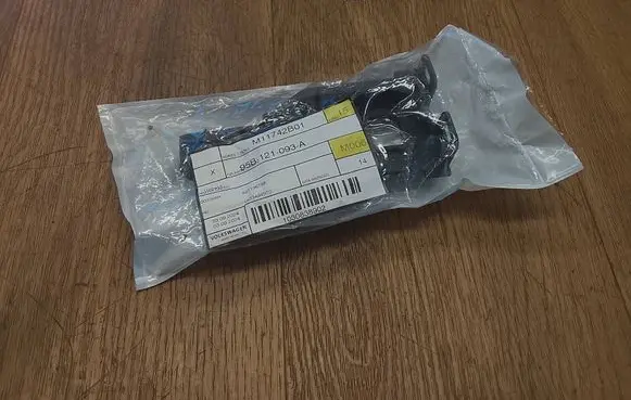 Porsche Macan (95B) Radiator mount bracket 95B121093A
