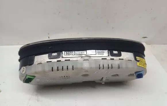 Volkswagen Golf IV Speedometer (instrument cluster) 8L0919860D 008A02820