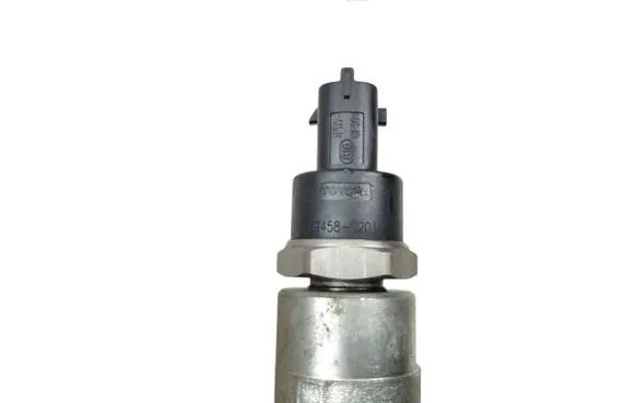 Toyota Avensis T220 Fuel injector supply line/pipe 