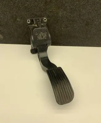 Mercedes-Benz Sprinter W906 Accelerator throttle pedal A9063000304