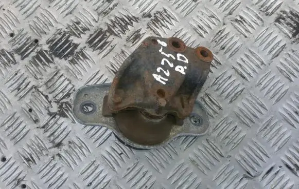 Toyota Aygo AB10 Engine mount bracket