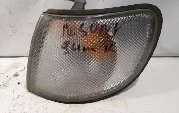 Nissan Sunny Front indicator light