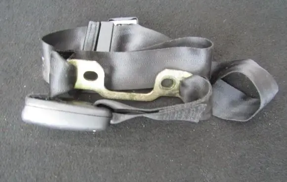 Mitsubishi Carisma Middle seatbelt (rear) 980122