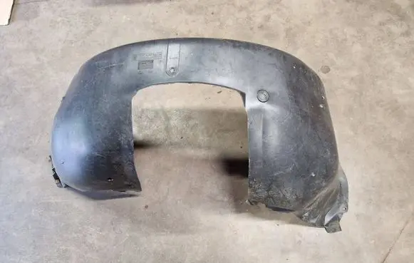 BMW 7 E38 Front wheel arch liner splash guards 8150290