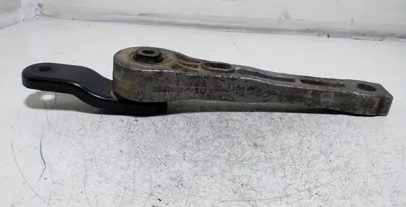 Volkswagen PASSAT B7 Engine mounting bracket 3C0199855