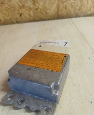 Nissan X-Trail T30 Airbag control unit/module 988208H405 040710