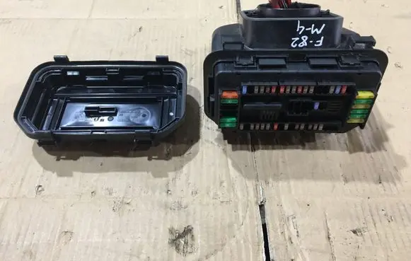 BMW M4 F82 F83 Fuse box set 9389068