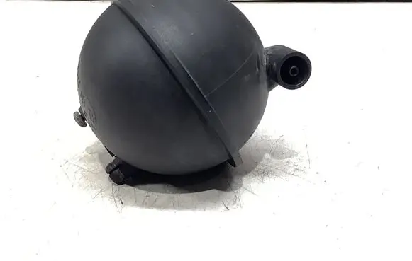 Vacuum air tank