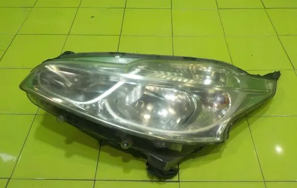 Peugeot 208 I Headlight/headlamp PRZOD