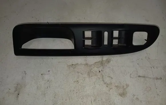 Volkswagen PASSAT B6 Front door window switch trim 3C1867171B