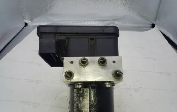 Volkswagen Touran I ABS Pump 1K0614617T 1K0907379AA 10096003603