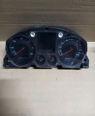 Volkswagen PASSAT B6 Speedometer (instrument cluster) 3C0920871K