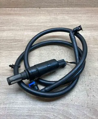 BMW X3 E83 Headlight washer pump 8377430 7172484