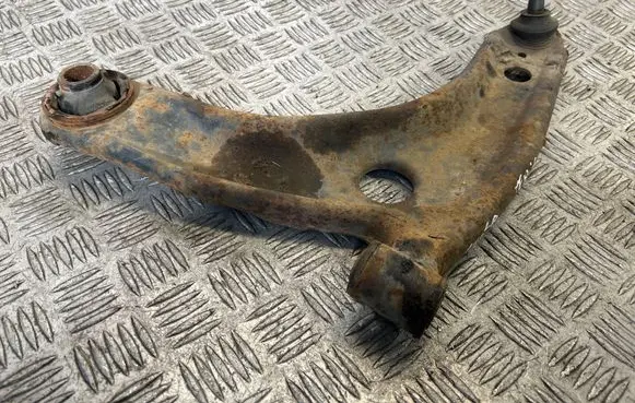 Toyota Yaris Front lower control arm/wishbone