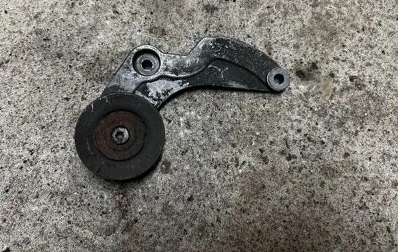 BMW 5 E39 Generator/alternator bracket 2248561 11282248561