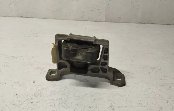 Volvo V50 Engine mount bracket 307396