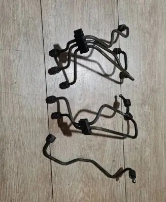 Volvo S80 Fuel injector supply line/pipe 