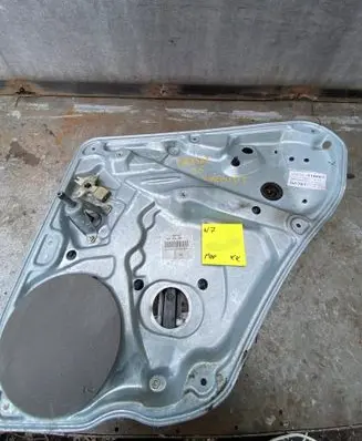 Volkswagen PASSAT B5 Rear door manual window regulator 