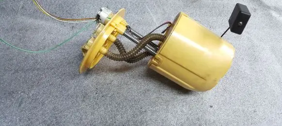 Toyota Auris 150 Fuel level sensor C81760558 7701002020