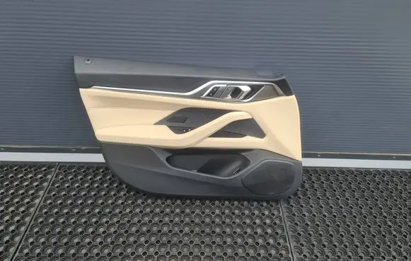 BMW 4 G22 G23 G24 G26 Front door card panel trim
