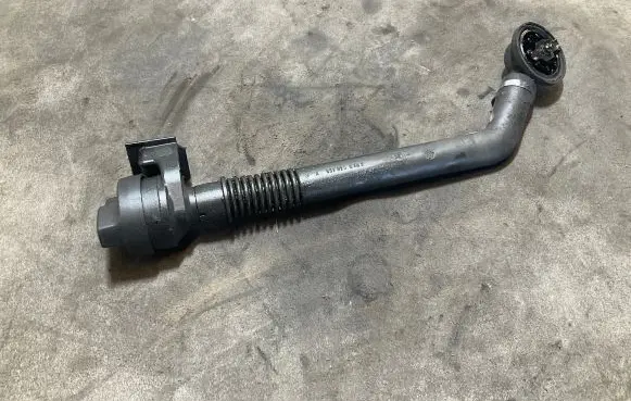 Mercedes-Benz Sprinter W906 Oil fill pipe A6510100169
