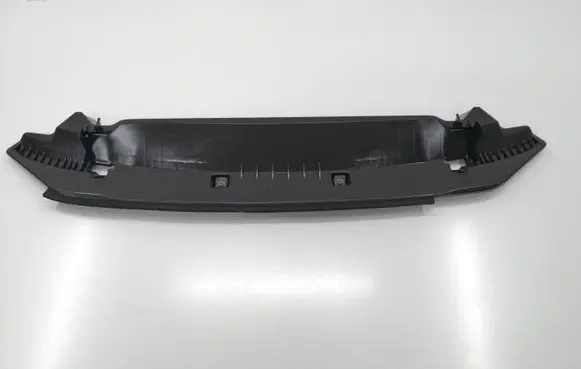 Front bumper lip