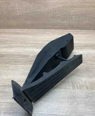 BMW 5 E60 E61 Accelerator throttle pedal 6772645