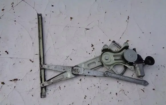 Mazda MX-30 Front door window regulator with motor